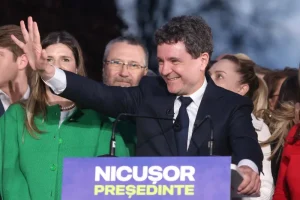 Nicușor Dan zdrobește