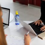 Pontaj electronic: cum funcționează și ce beneficii aduce pentru angajați și angajatori 
